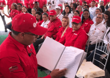 El ministro de Petróleo, Pedro Rafael Tellechea, elevará los planteamientos al Ejecutivo. Foto: Francis Tineo