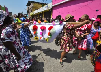 “El Baile de la Hamaca” por Jacinto Oliveros