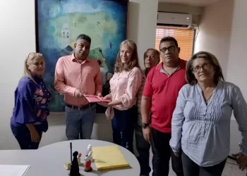 Arrendatarios del Mercado Municipal de Naguanagua son recibidos por Gerardo Ramírez, presidente del Concejo.