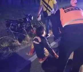 Motorizado chocó con un vehículo accidentado en el Distribuidor Los Caobos