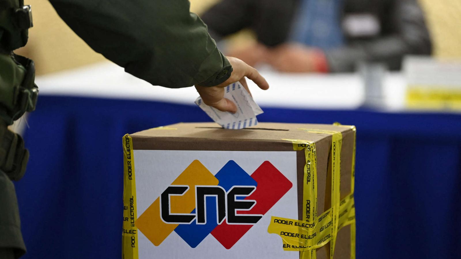 CNE suspende tarjeta electoral de cinco partidos de oposición para las