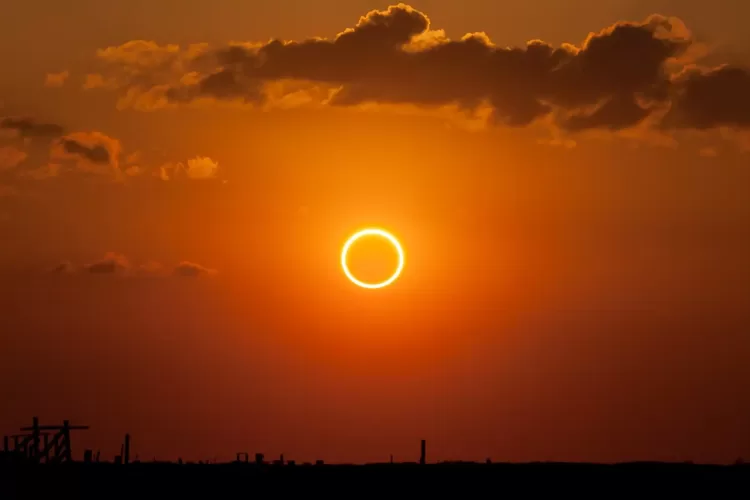 Eclipse solar total