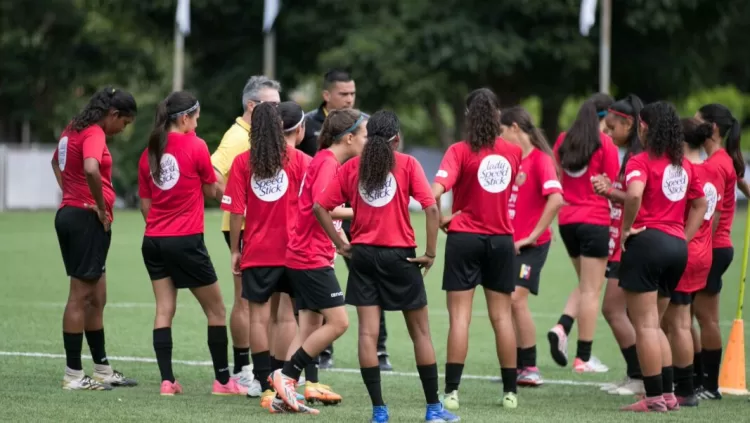 Vinotinto Femenina