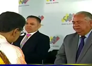 Maduro inscribió