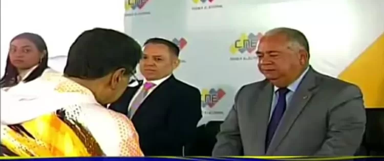 Maduro inscribió
