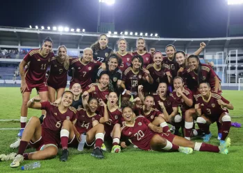 Vinotinto femenina
