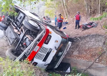 Autobús volcó