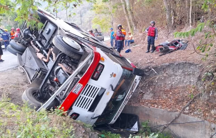 Autobús volcó