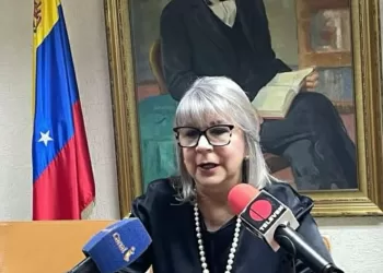 Rectora Jessy Divo. Recursos a la UC
