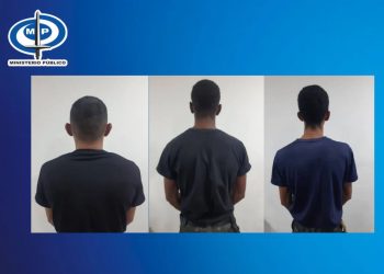 tres funcionarios