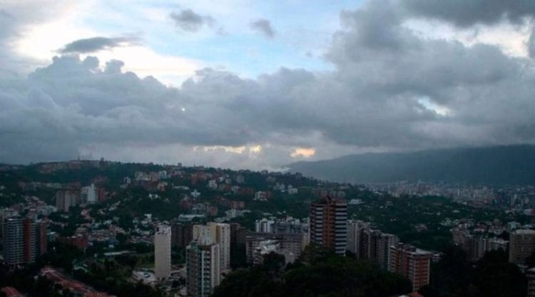 parcialmente nublado despejado