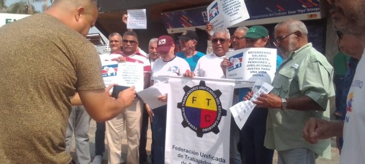 Piden revisión del salario