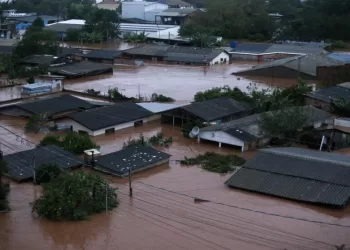Vista general de las casas afectadas por la inundación del río Jacui en Eldorado do Sul, estado de Rio Grande do Sul, Brasil, el 3 de mayo de 2024. Foto: AFP/Anselmo Cunha