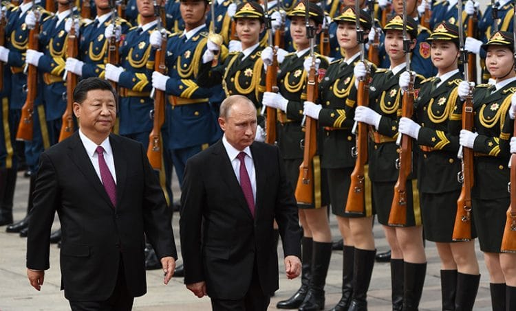 zzzzinte1TOPSHOT - Russia's President Vladimir Putin (C) reviews a military honour guard with Chinese President Xi Jinping (L) during a welcoming ceremony outside the Great Hall of the People in Beijing on June 8, 2018.
Putin arrived on June 8 for a state visit to China and will attend the Shanghai Cooperation Organisation Leaders Summit in the eastern port city of Qingdao on June 9-10. / AFP PHOTO / POOL / Greg BAKERzzzz