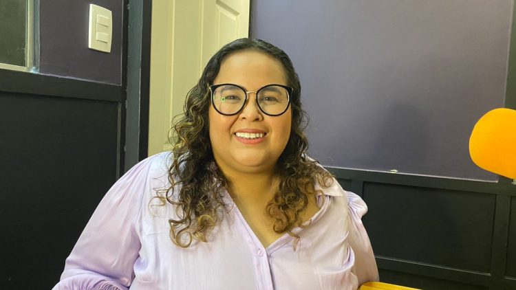 Giezy Corrales de Acosta, mujeres