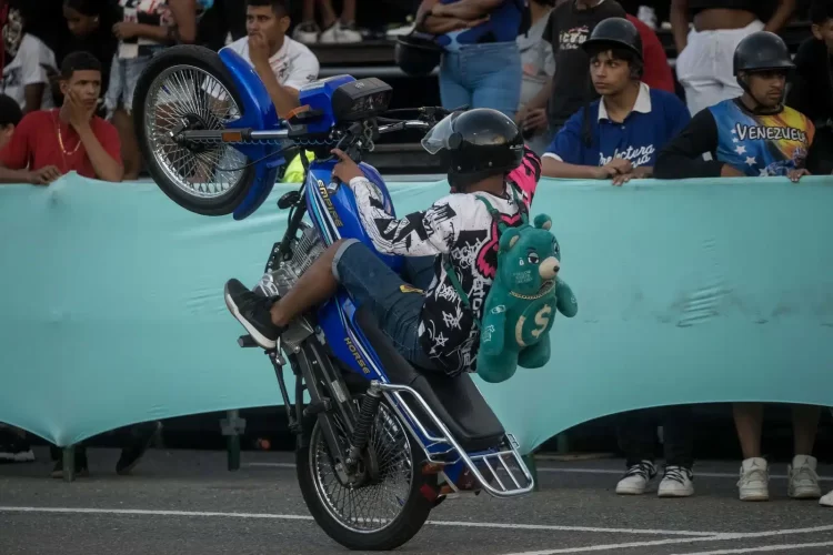 Motopiruetas. Foto EFE.