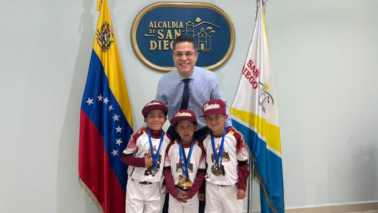 Atletas con el alcalde