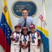Atletas con el alcalde