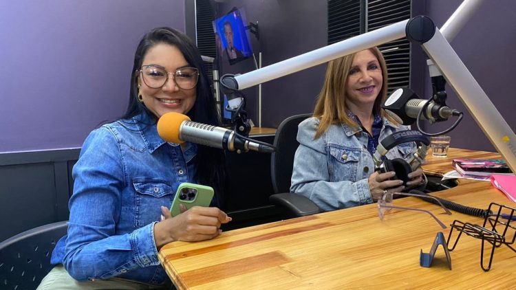 Eva Carolina González y Sandy Aveledo.