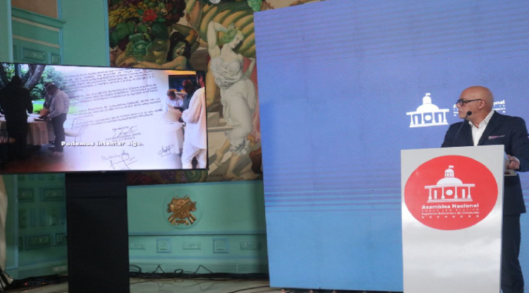 Jorge Rodríguez presentó nuevas pruebas sobre firma de Edmundo González