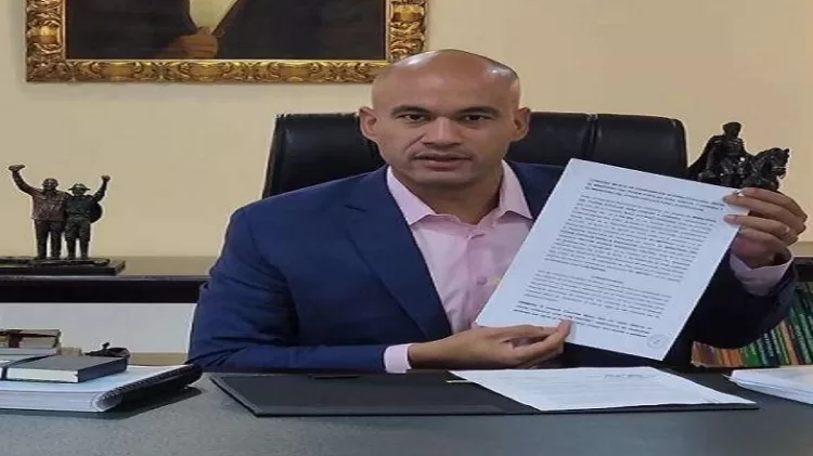 Gobierno firmó acuerdo para atención de hogares a maestros