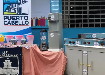 Fortalecen comedores escolares con nueva entrega de equipos en Puerto Cabello