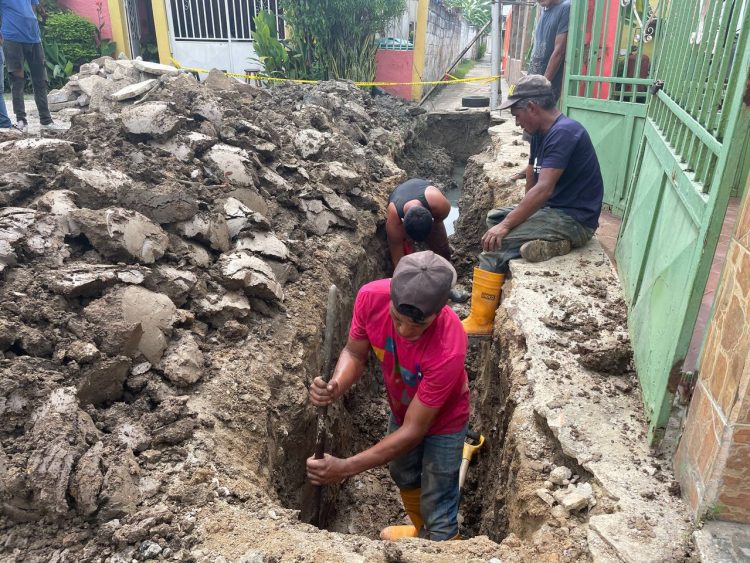 Reemplazado tramo de colector de aguas servidas en Las Agüitas