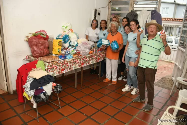 La Fundación Ronald Moreno realizó donativo a adultos mayores en Valencia