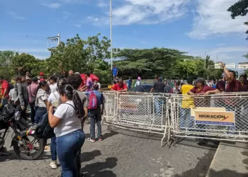tránsito en el puente simón Bolívar protesta