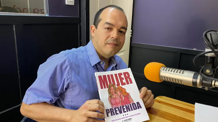 Mujeres deben examinar sus mamas