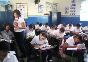 17 mil estudiantes