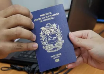 Venezolanos sin pasaporte vigente podrán entrar al país a través de Colombia