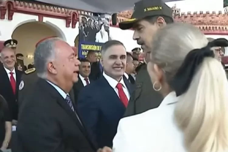 Elvis Amoroso reaparece en público