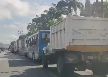 largas colas para surtir gasoil