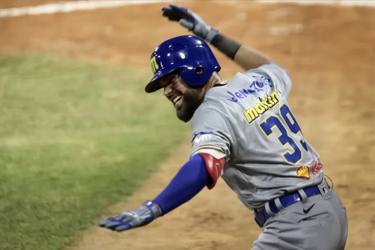 Con un Junior Guerra, el Magallanes le propinó una paliza a los Tiburones