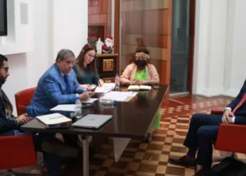 Aspirante al Poder Moral es entrevistado