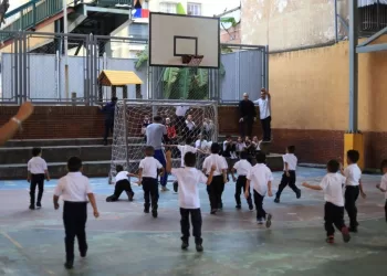 Vuelta a clases de estudiantes