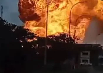incendio en complejo de gas,