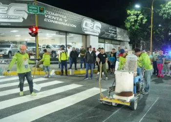 iluminación de la avenida