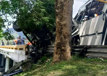 Murió un estudiante tras choque