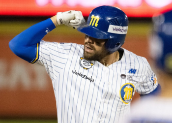 Navegantes del Magallanes vapulean a Bravos 12-3