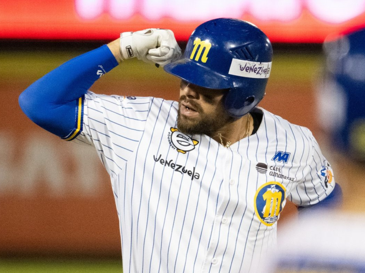 Navegantes del Magallanes vapulean a Bravos 12-3