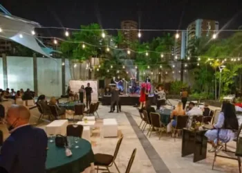 Hoteles y comercios celebran Navidad en Valencia