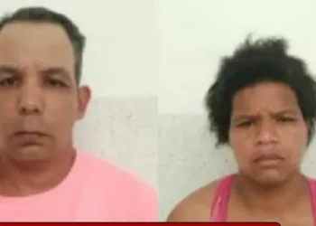 contra cuatro menores