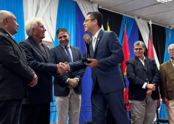León Jurado Laurentín recibió premio