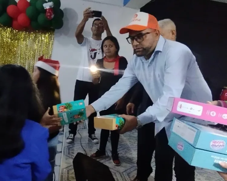 José Gregorio Briceño, diputado al Consejo Legislativo del estado Carabobo (CLEC), realizó una jornada de entrega de juguetes