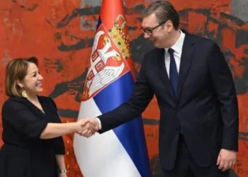 Presidente de Serbia junto a la embajadora venezolana