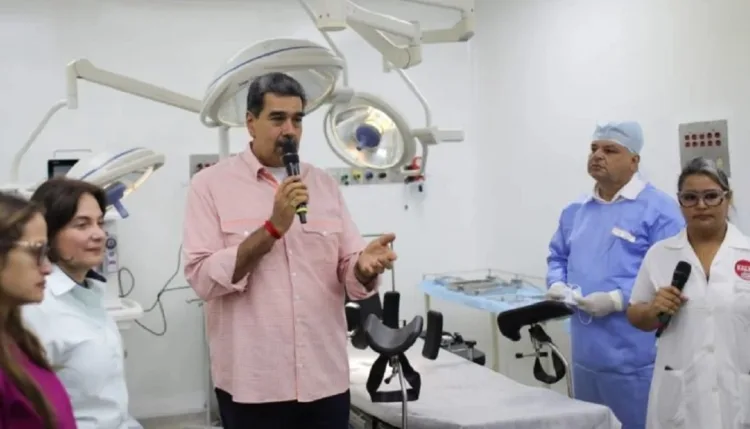 Maduro entrega 22 centros de salud recuperados