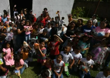 niños de Los Naranjos