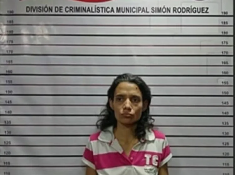 por causarle quemaduras a su madre